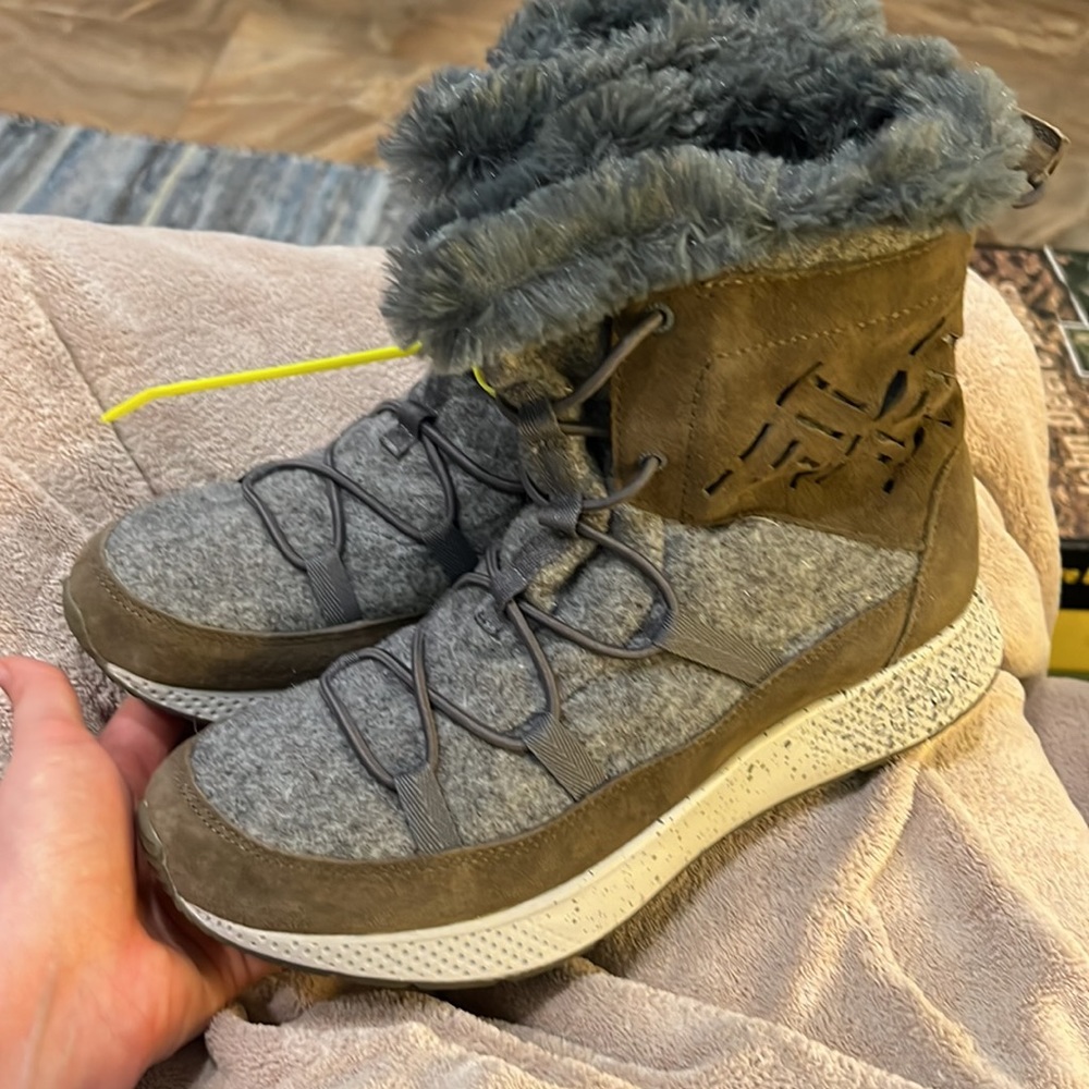Sperry Size 9 Winter Fluffy Lined Boots